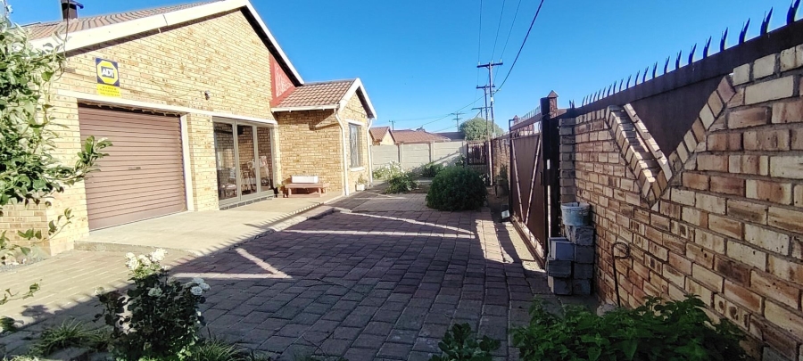 3 Bedroom Property for Sale in Grasslands Free State